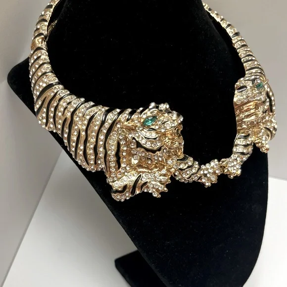 NWT ⚜️🖤⚜️ NATASHA GREEN EYED TIGERS STATEMENT NECKLACE - Picture 5 of 14